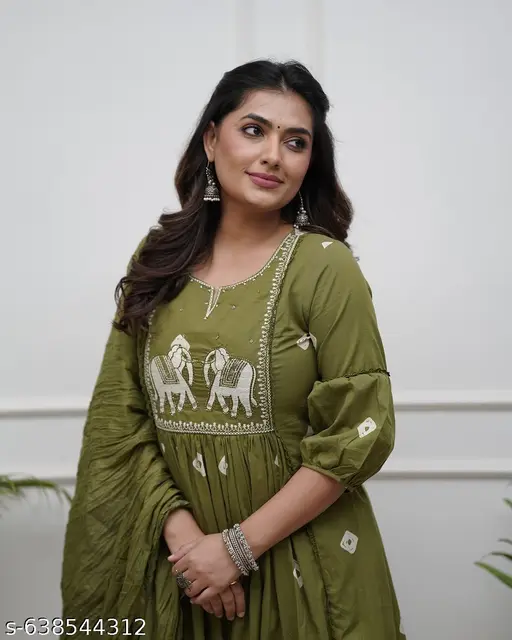 Women Embroidered work kutra set - p-ak67y0 - Image 5